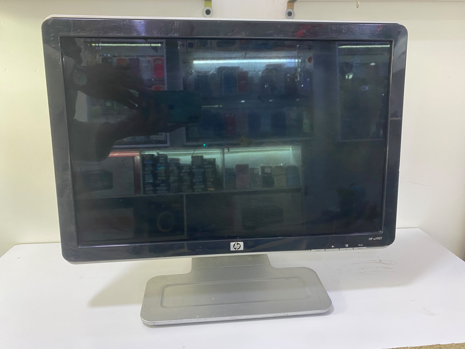 MONITOR USADO HP 19" – COLOR GRIS Y NEGRO – VGA - Imagen 4