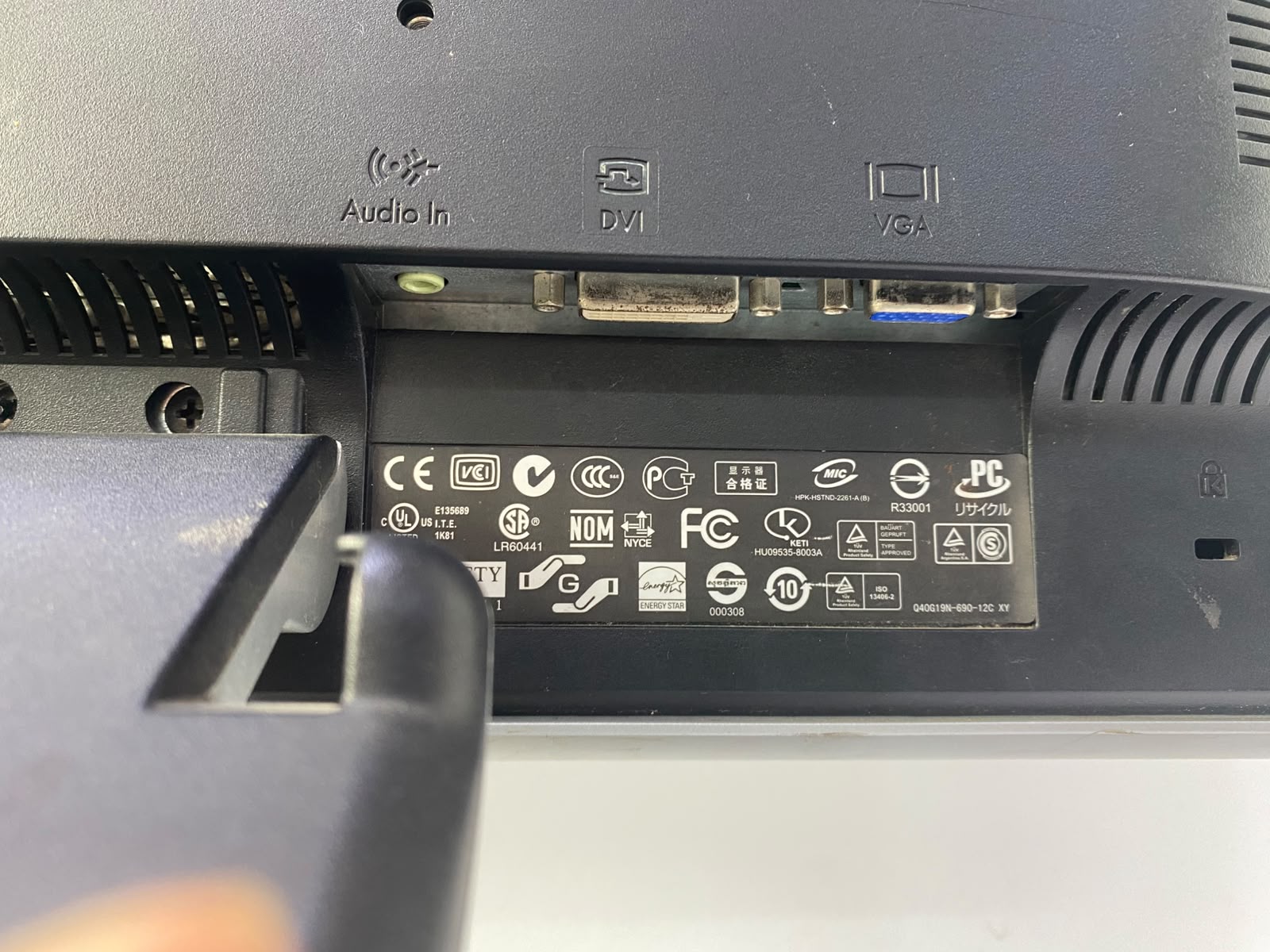 MONITOR USADO HP 19" – COLOR GRIS Y NEGRO – VGA - Imagen 3